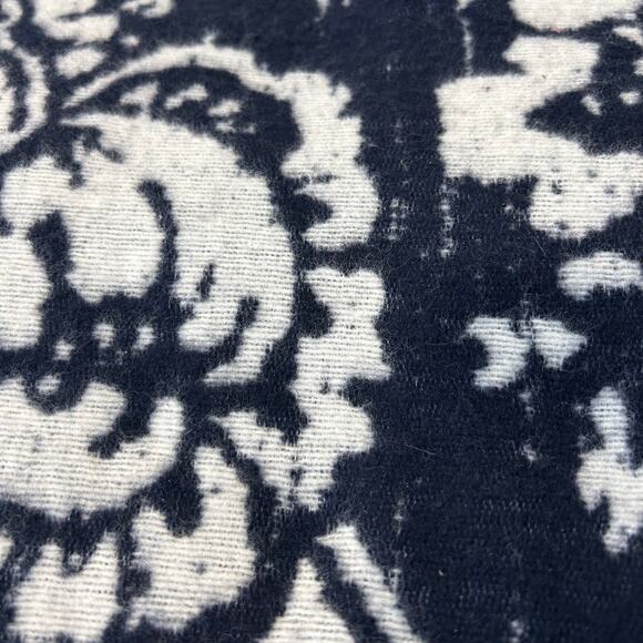 Luxury 51”x 67” Throw‎ Blanket- Made In Spain, recycled cotton blue white navy - Picture 4 of 4